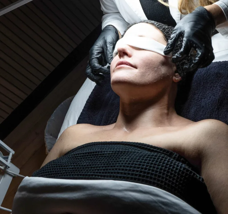 doing Facial Treatments - Vigeo Care Center & Aesthetics In Algonquin IL